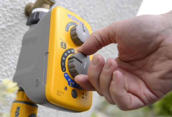 Senzorový regulátor plus/zavlažování