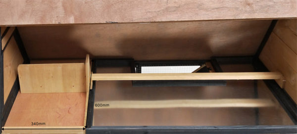 Krytý výběh pro drůbež hnízdícím boxem