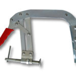 Univerzální přípravek pro stlačování pružin ventilů motorů