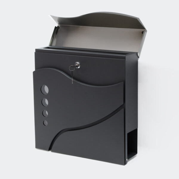 Designová poštovní schránka z pozinkované oceli s práškovým povrchem v nadčasově elegantním vzhledu.