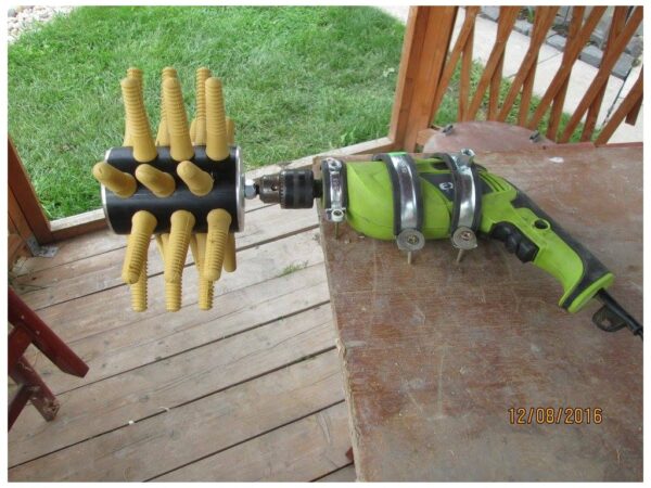 846-12_124-2-skubacka-drubeze-na-vrtacku-josas-jo24-24-skubacich-prstu-urceno-na-slepice-husy-kachny-kruty